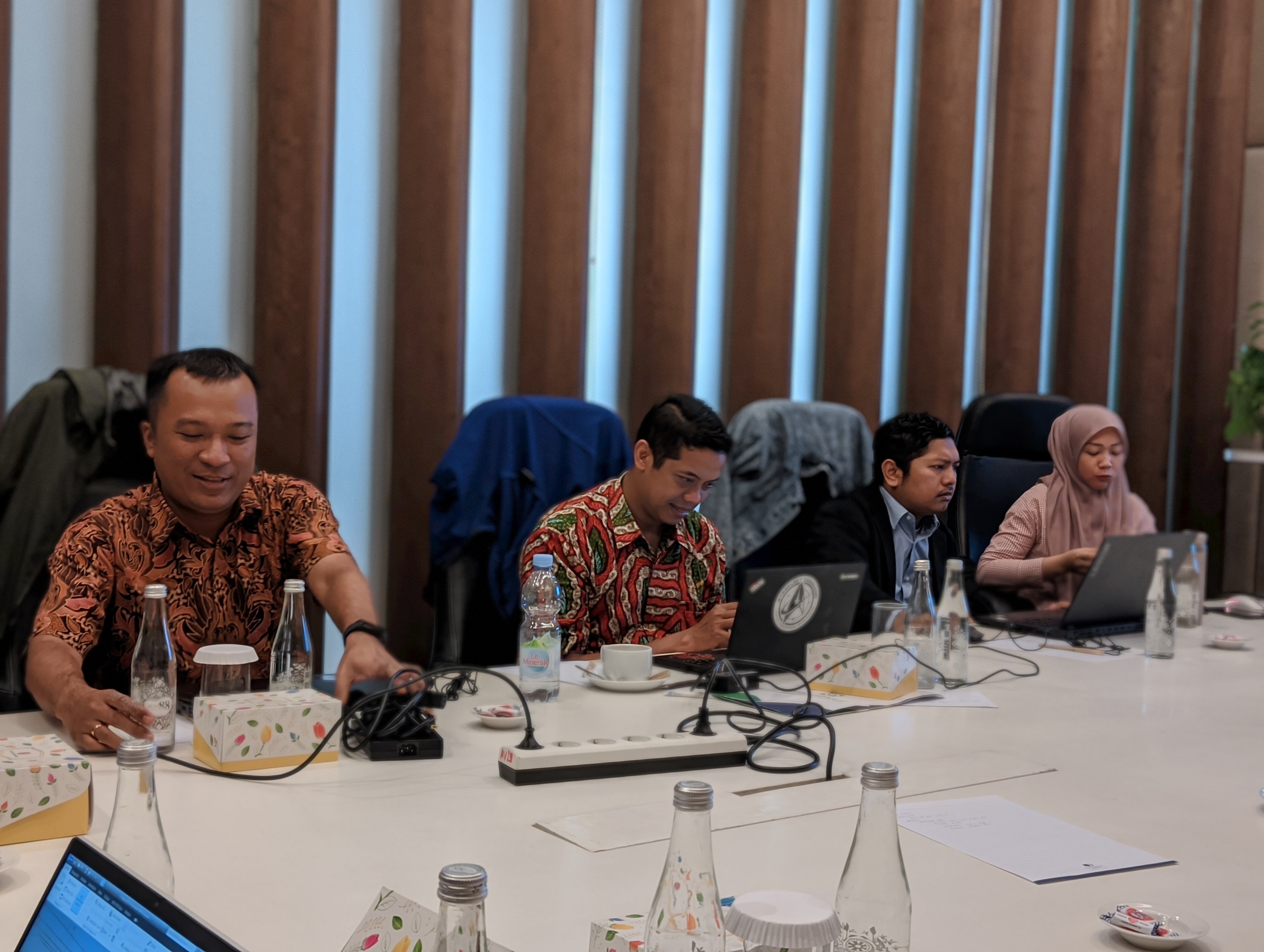 00100sPORTRAIT_00100_BURST20240531091344959_COVER